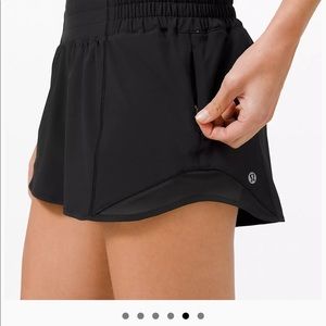 lululemon 2.5 hotty hot shorts